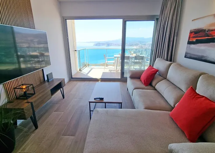 Skyscraper With Panoramic Views - Floor 38 *